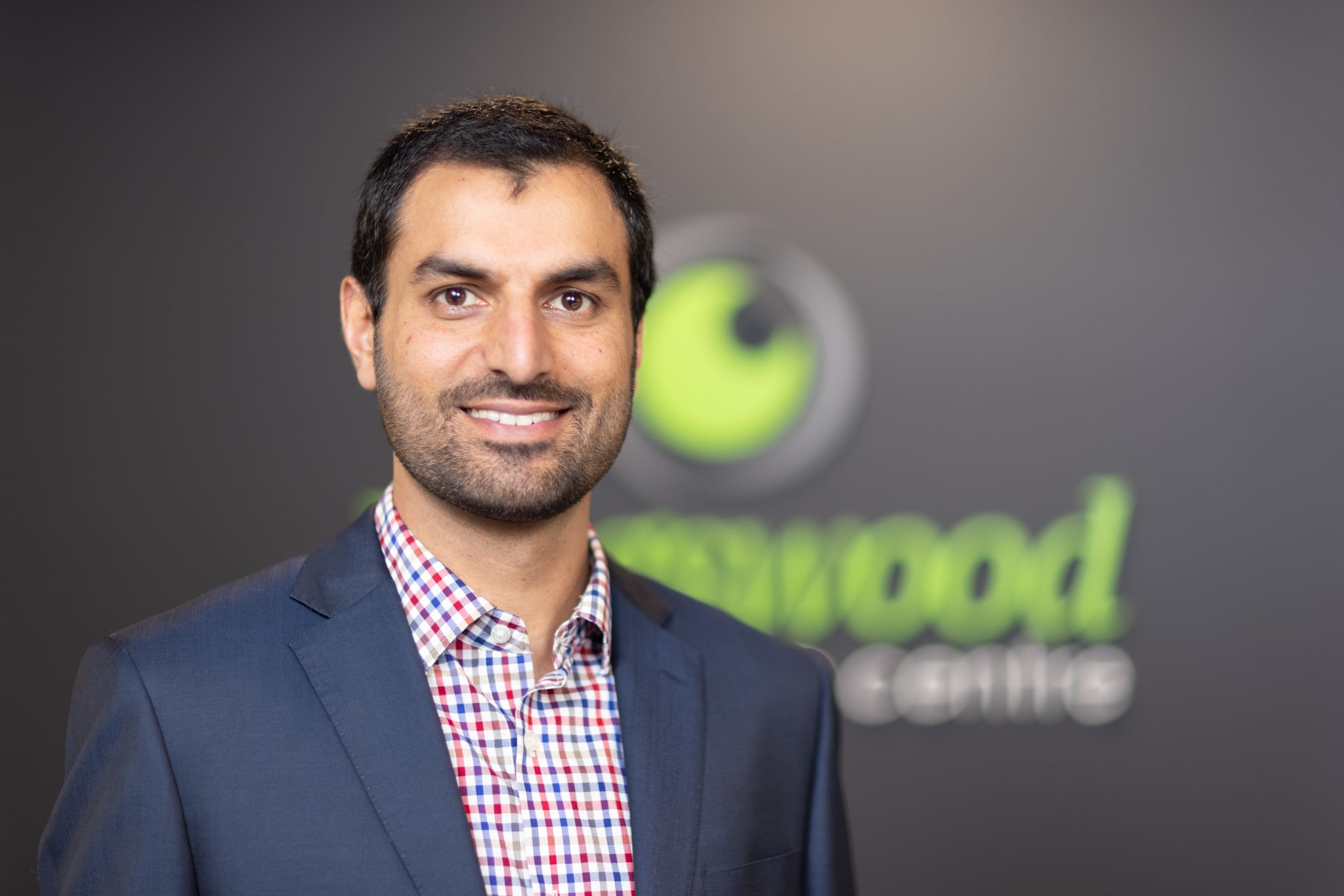 Dr Jaz Aujla an experienced eye doctor in Adelaide